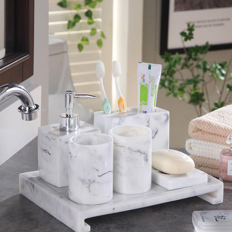 Nordisches Badezimmer-Set aus marmoriertem Resin – Zahnbürstenhalter & Seifenspender